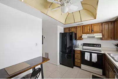 7050 Sunset Drive S #216, Saint Petersburg, FL 33707 - Photo 17
