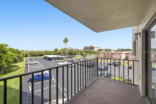 7050 Sunset Dr S, Saint Petersburg, FL 33707 - Photo 21