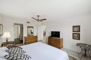 7050 Sunset Dr S, Saint Petersburg, FL 33707 - Photo 11