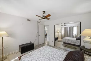 7050 Sunset Dr S, Saint Petersburg, FL 33707 - Photo 15