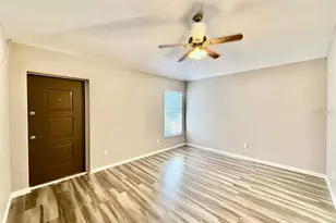 8711 Busch Oaks St, Tampa, FL 33617 - Photo 17