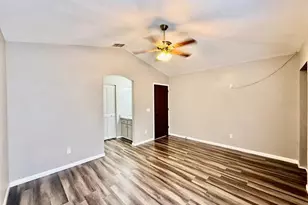 8711 Busch Oaks St, Tampa, FL 33617 - Photo 19