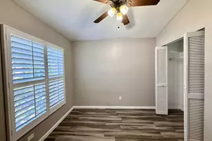 8711 Busch Oaks St, Tampa, FL 33617 - Photo 29