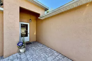 8711 Busch Oaks St, Tampa, FL 33617 - Photo 3