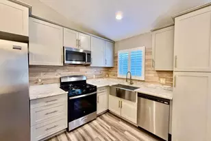 8711 Busch Oaks St, Tampa, FL 33617 - Photo 15