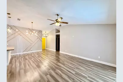8711 Busch Oaks Street, Tampa, FL 33617 - Photo 9