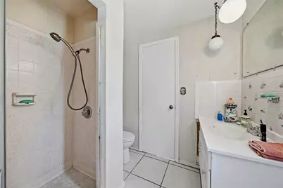 1011 Emerald Drive, Brandon, FL 33511 - Photo 9