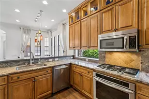 6009 Yeats Manor Dr, Tampa, FL 33616 - Photo 9