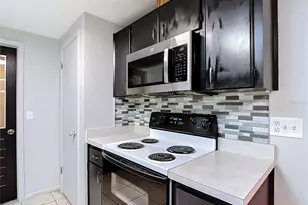7916 Woodgrove Cir, Tampa, FL 33615 - Photo 11