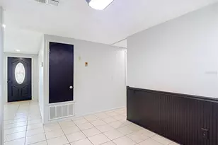 7916 Woodgrove Cir, Tampa, FL 33615 - Photo 9