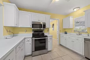 106 Silverbell Ct, Sun City Center, FL 33573 - Photo 17