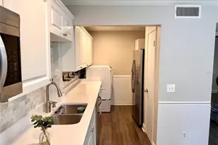 13731 Juniper Blossom Dr, Tampa, FL 33618 - Photo 5