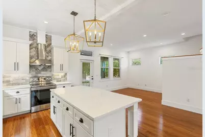 214 E Floribraska Avenue, Tampa, FL 33603 - Photo 5