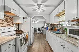 3902 Julie Dr, Wesley Chapel, FL 33543 - Photo 11
