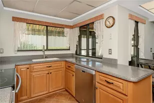 3825 Glen Oaks Manor Dr, Sarasota, FL 34232 - Photo 3