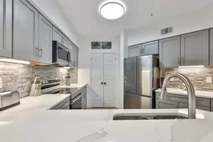 3312 Bay Club Cir, Tampa, FL 33607 - Photo 9