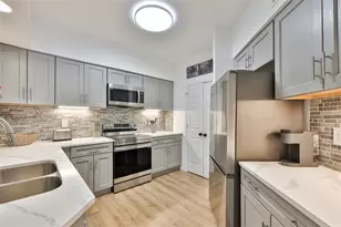 3312 Bay Club Cir, Tampa, FL 33607 - Photo 11