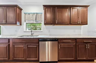 1920 64th Ave N, Saint Petersburg, FL 33702 - Photo 5
