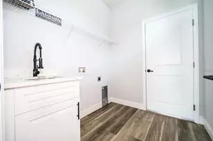 2303 W Ivy St, Tampa, FL 33607 - Photo 11