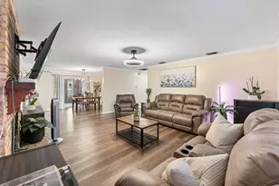 38213 Palm Grove Dr, Zephyrhills, FL 33542 - Photo 9