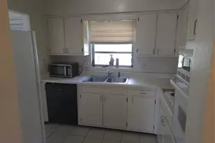 2913 Englewood Dr, Largo, FL 33771 - Photo 13