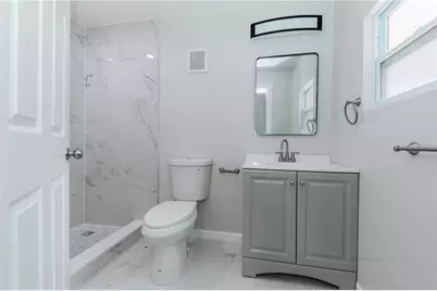 2240 10th Street S, Saint Petersburg, FL 33705 - Photo 3