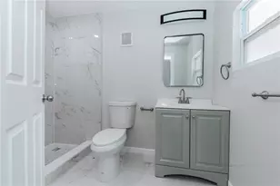2240 10th St S, Saint Petersburg, FL 33705 - Photo 3