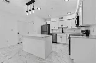 2801 45th St S, Saint Petersburg, FL 33711 - Photo 5