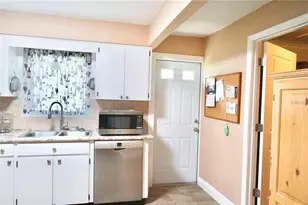 6890 Versailles N, Pinellas Park, FL 33781 - Photo 7
