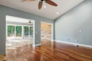 10907 Autumn Oak Pl, Tampa, FL 33618 - Photo 9