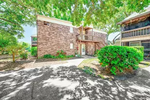 10453 Carrollbrook Cir, Tampa, FL 33618 - Photo 1