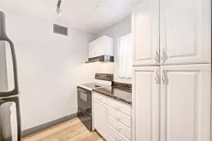 10453 Carrollbrook Cir, Tampa, FL 33618 - Photo 13
