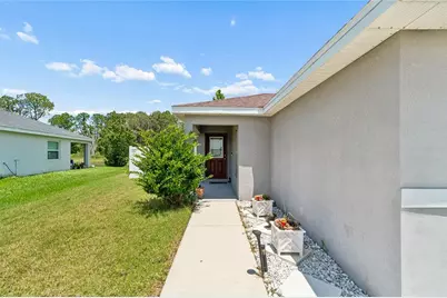 6917 Gideon Circle, Zephyrhills, FL 33541 - Photo 3