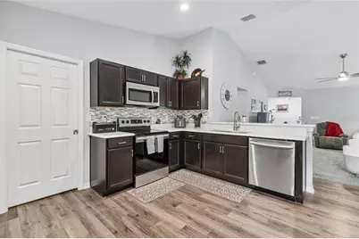 6917 Gideon Circle, Zephyrhills, FL 33541 - Photo 15