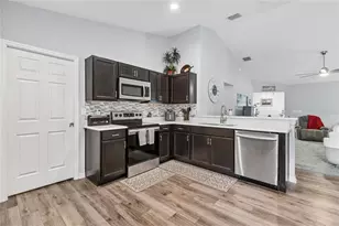 6917 Gideon Cir, Zephyrhills, FL 33541 - Photo 15