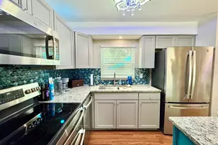 3957 Wahoo Dr SE, Saint Petersburg, FL 33705 - Photo 9