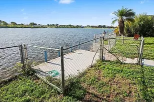 1219 NE 14th Pl, Cape Coral, FL 33909 - Photo 25