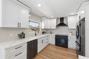 2310 Harrison Dr, Dunedin, FL 34698 - Photo 9