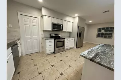 104 W Brentridge Drive, Brandon, FL 33511 - Photo 9