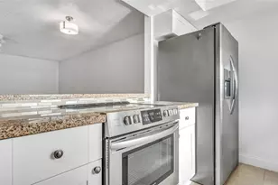 3913 Oak Limb Ct, Tampa, FL 33614 - Photo 11