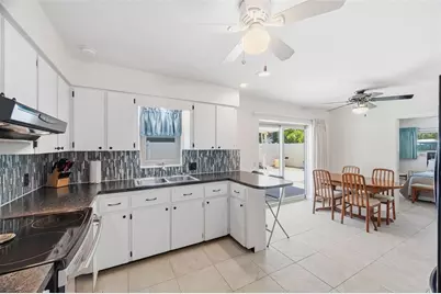 5915 46th Avenue N, Kenneth City, FL 33709 - Photo 9