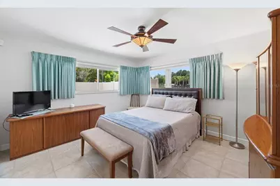 5915 46th Avenue N, Kenneth City, FL 33709 - Photo 13