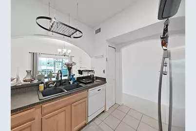 18126 Paradise Point Drive, Tampa, FL 33647 - Photo 9