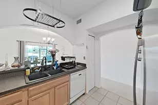 18126 Paradise Point Dr, Tampa, FL 33647 - Photo 9