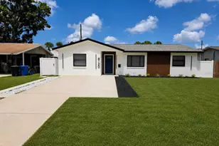 8120 7th St N, Saint Petersburg, FL 33702 - Photo 1