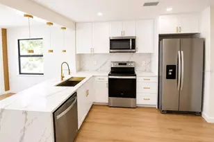 8120 7th St N, Saint Petersburg, FL 33702 - Photo 7
