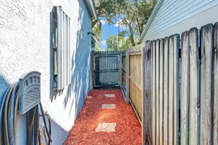 22817 St Thomas Cir, Lutz, FL 33549 - Photo 5