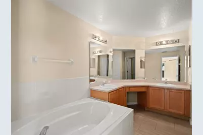 2318 Barons Court, Tavares, FL 32778 - Photo 17