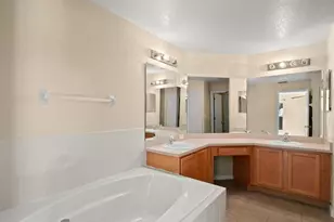 2318 Barons Ct, Tavares, FL 32778 - Photo 17