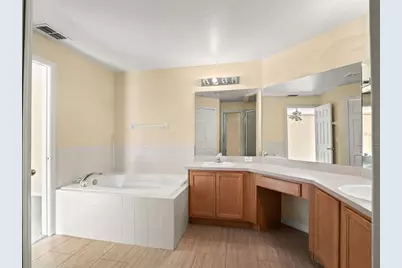 2318 Barons Court, Tavares, FL 32778 - Photo 19